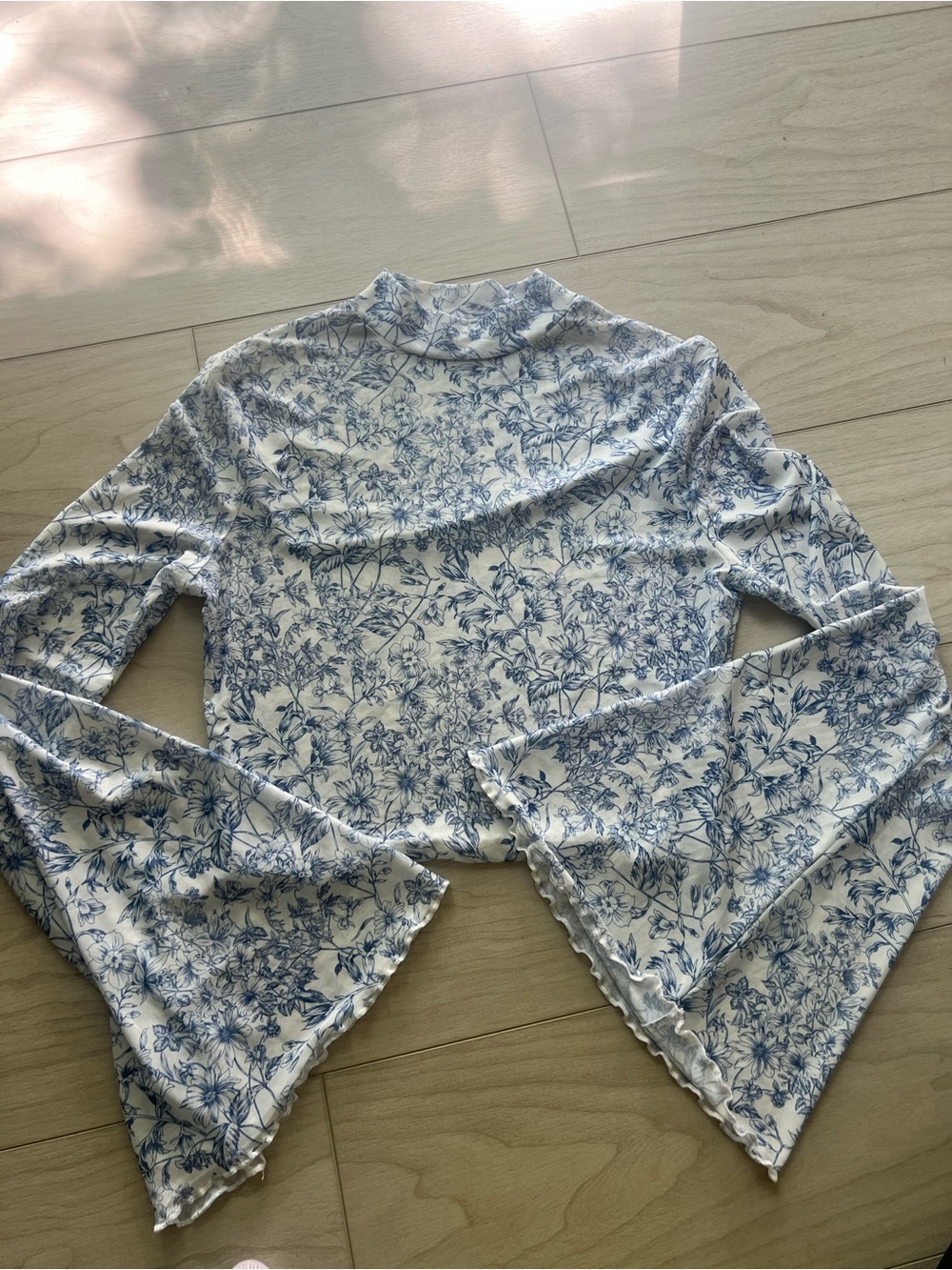 SHEIN Blue Floral Mock Neck Bell Sleeve Top - White/Blue